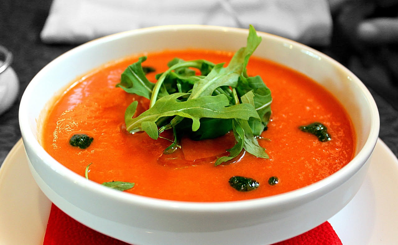 Da dove arriva il gazpacho nella cucina estiva: la storia del piatto